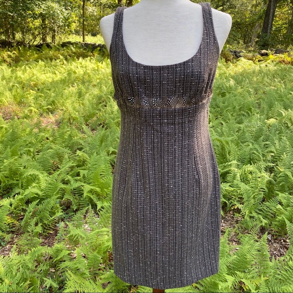 CARMEN MARC VALVO DRESS GRAY METALLIC FEATHERS SLEEVELESS SCOOP NECK Size 6